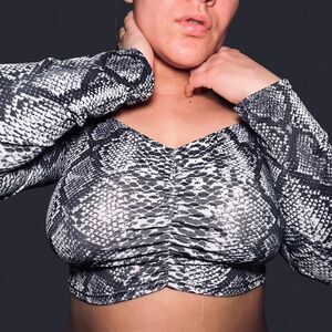 Unbranded Women's Black and Grey Crop-top